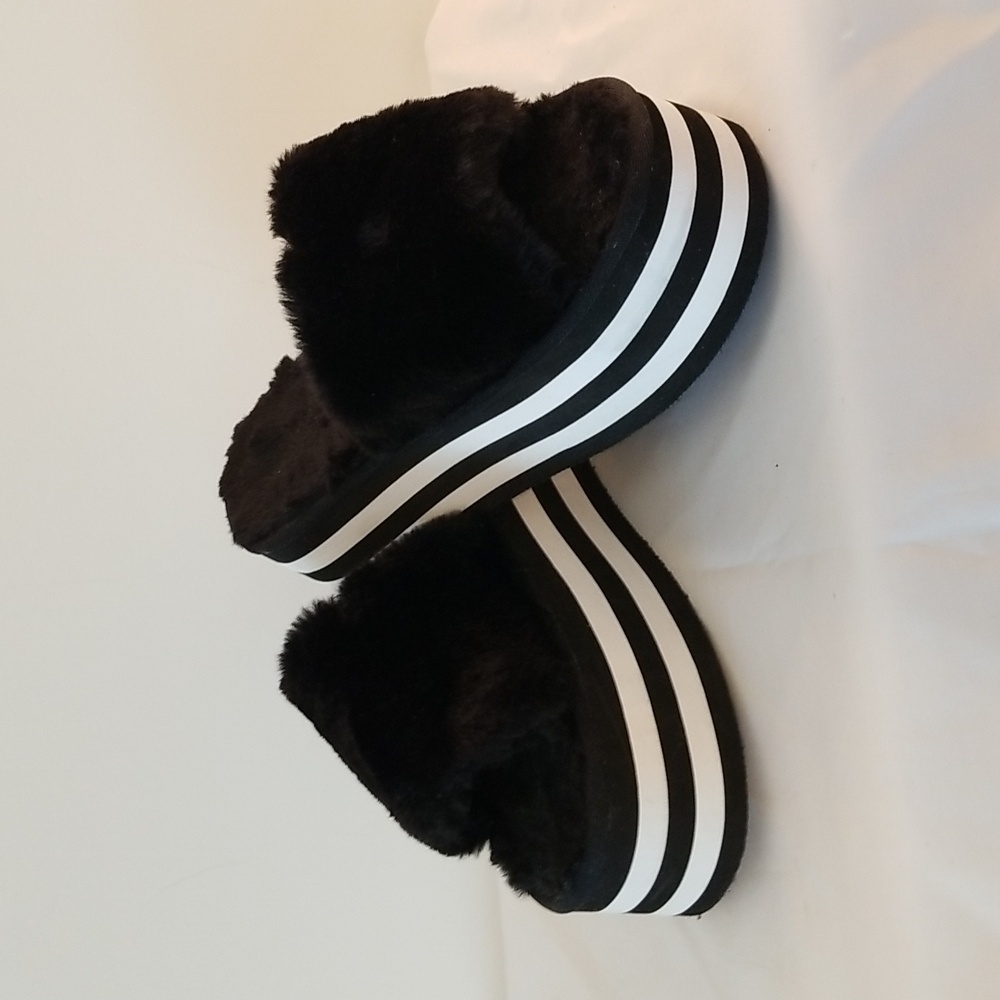 Guess platform First slippers size 6 sandals